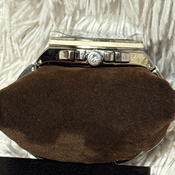 Unique Michael Kors watch - Picture 12 of 15